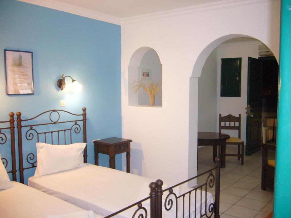 Aparthotel San Efrem à Períssa Chambre photo