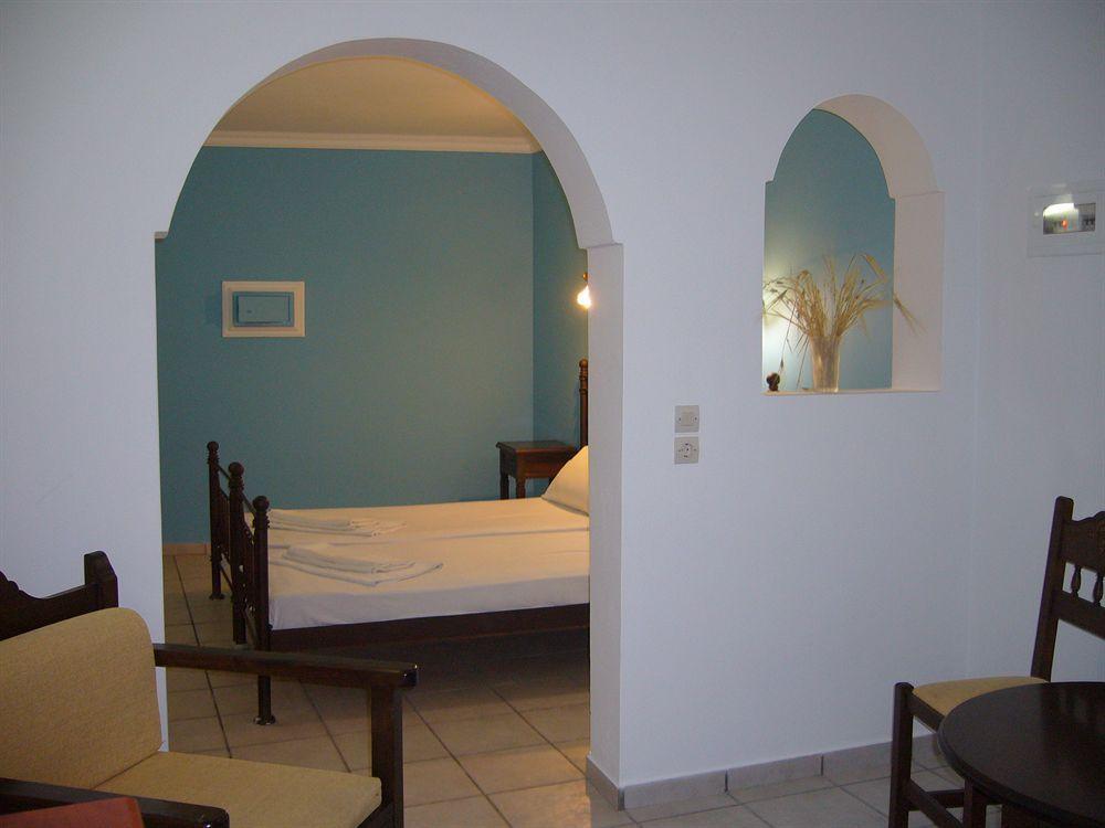 Aparthotel San Efrem à Períssa Extérieur photo