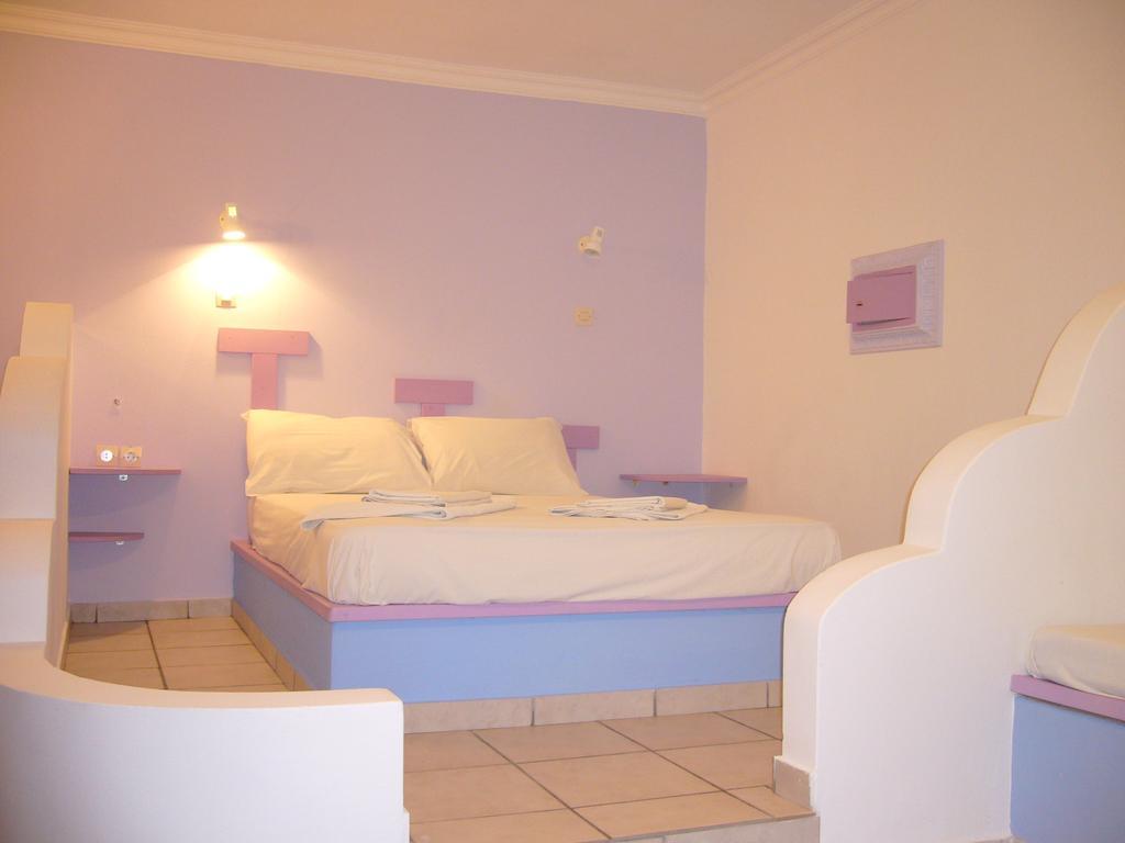 Aparthotel San Efrem à Períssa Extérieur photo