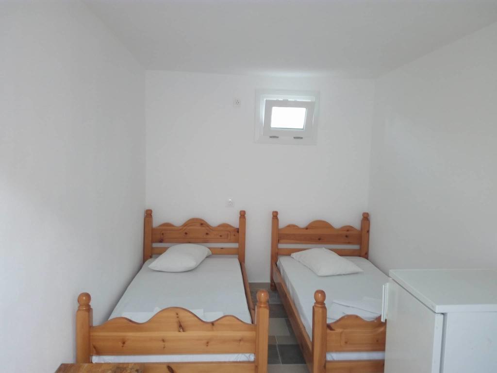 Aparthotel San Efrem à Períssa Chambre photo
